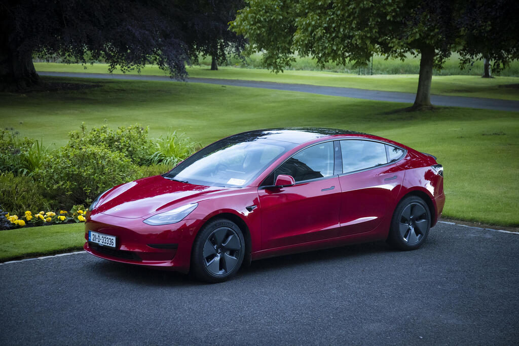 سيارة تسلا