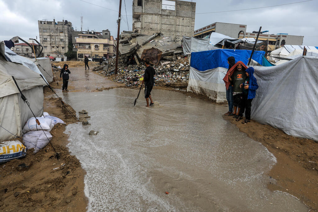معاناة النازحين في قطاع غزة