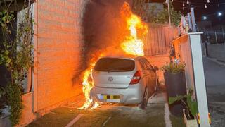 احتراق مركبة قرب مبنى في باقة الغربية دون إصابات