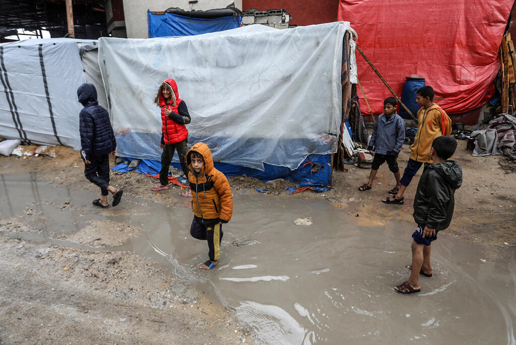 معاناة النازحين في قطاع غزة