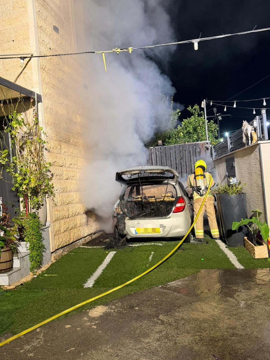 احتراق مركبة قرب مبنى في باقة الغربية دون إصابات