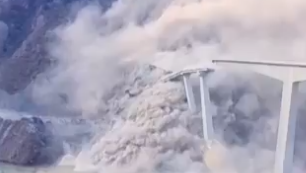 انهيار جسر "هونغتشي" في سيتشوان بعد أشهر من افتتاحه دون تسجيل إصابات