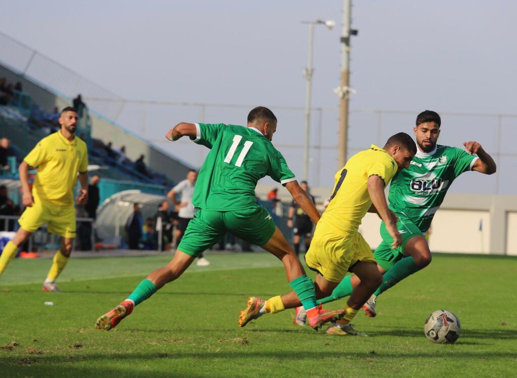 إخاء الناصرة ينتصر بعشرة لاعبين ويُحلّق في الصدارة (راديو الناس) إخاء الناصرة ينتصر بعشرة لاعبين ويُحلّق في الصدارة