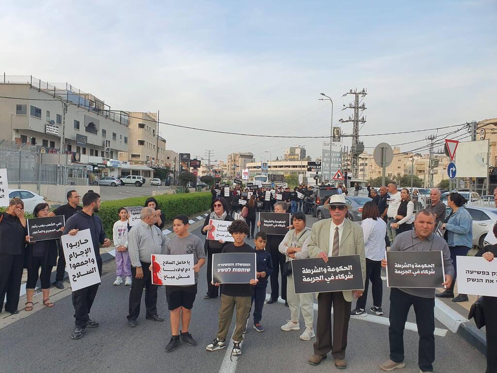 تظاهرة غضب في كفر ياسيف بعد مقتل الطالب نبيل صفية (وفق البند 27 أ لقانون حقوق النشر 2007) تظاهرة غضب في كفر ياسيف بعد مقتل الطالب نبيل صفية