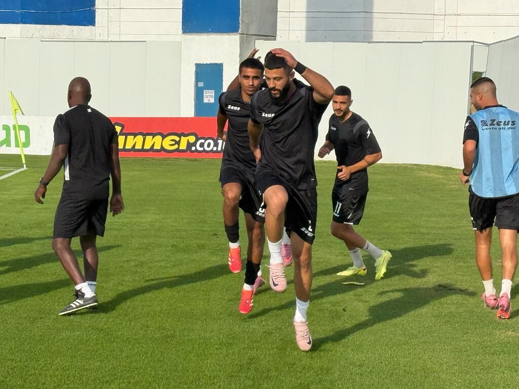 الوحدة كفر قاسم يخسر مجددًا ويغرق في دوامة التراجع (راديو الناس) الوحدة كفر قاسم يخسر مجددًا ويغرق في دوامة التراجع