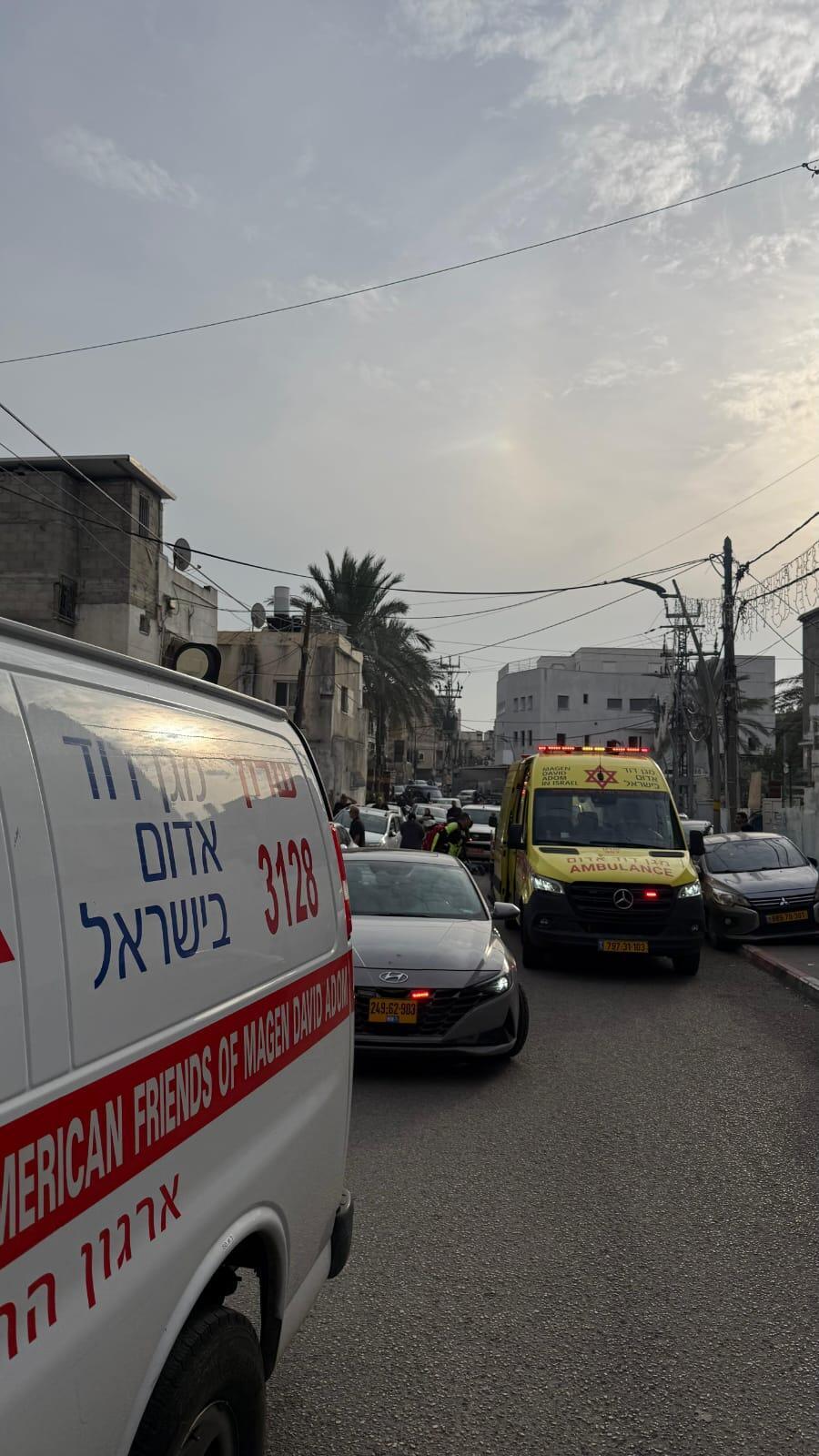 إصابة فتى بجراح خطيرة في جريمة إطلاق نار بجسر الزرقاء (نجمة داود الحمراء) إصابة فتى بجراح خطيرة في جريمة إطلاق نار بجسر الزرقاء