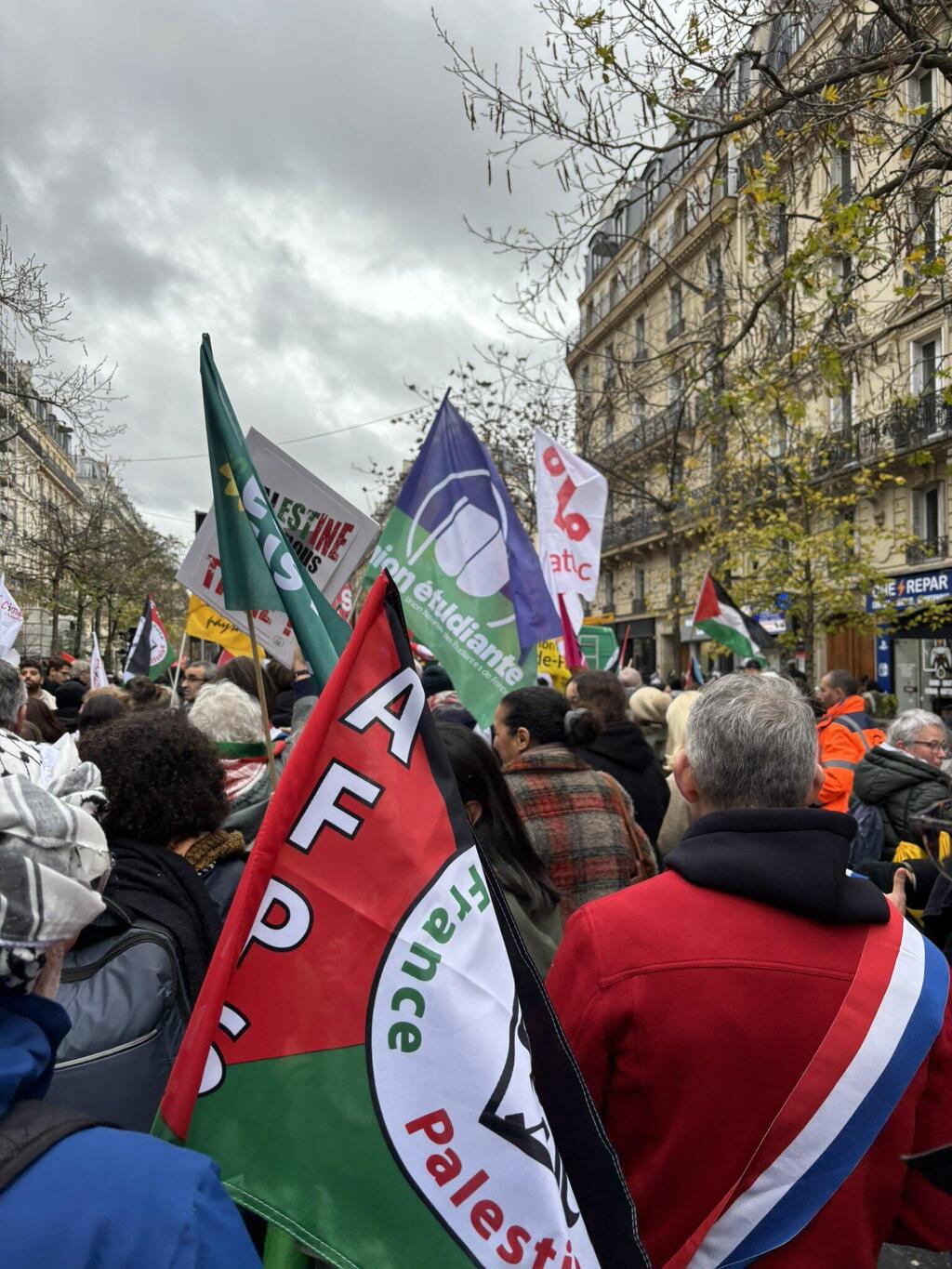 مظاهرات تجتاح عواصم العالم