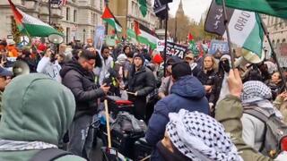 مظاهرات تجتاح عواصم العالم