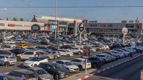 موقف سيارات