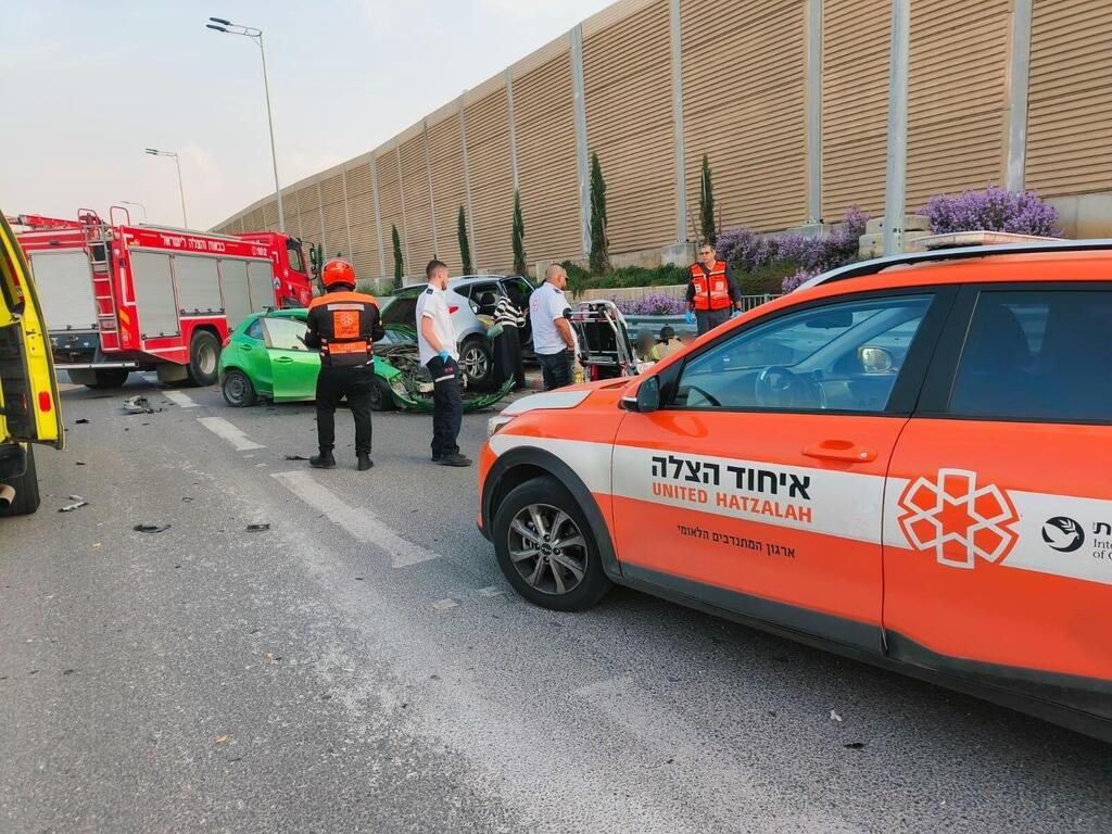 إصابات خطيرة ومتوسطة في حادث سير بين ثلاثة مركبات في رأس العين (اسعاف) إصابات خطيرة ومتوسطة في حادث سير بين ثلاثة مركبات في رأس العين