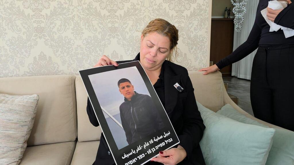 والدة ضحية جريمة القتل نبيل صفية