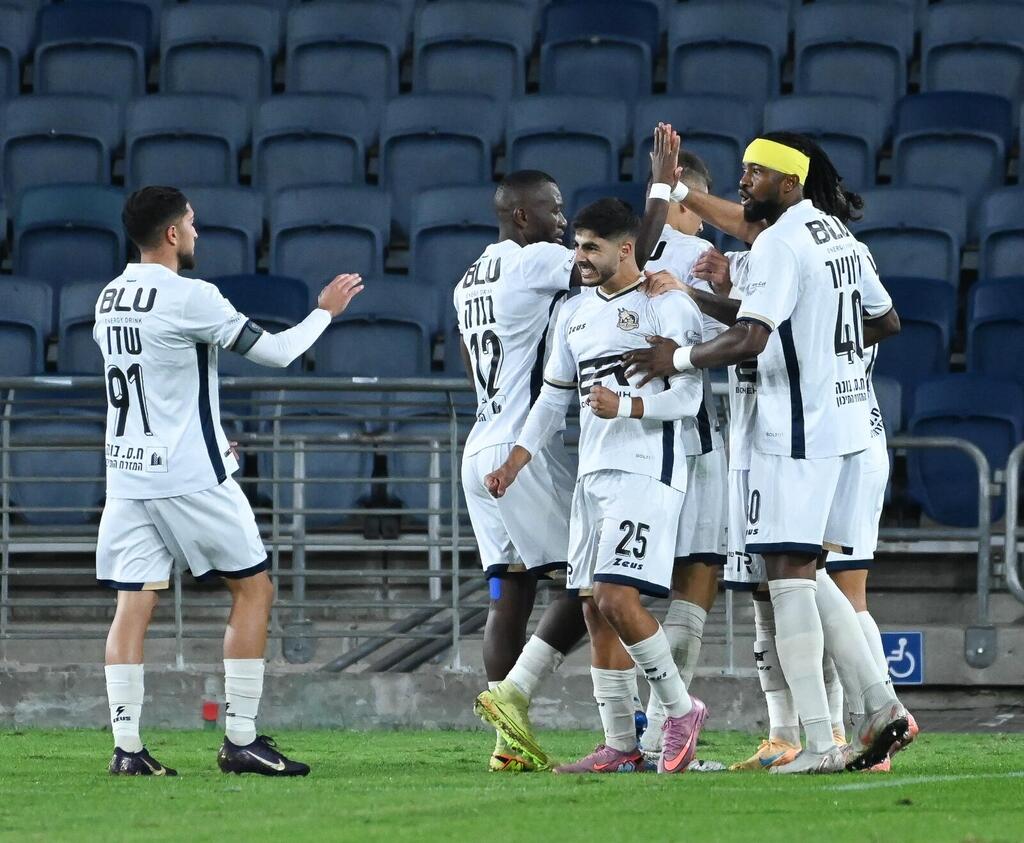 فوز ذهبي لمكابي أبناء الرينة (راديو الناس) فوز ذهبي لمكابي أبناء الرينة