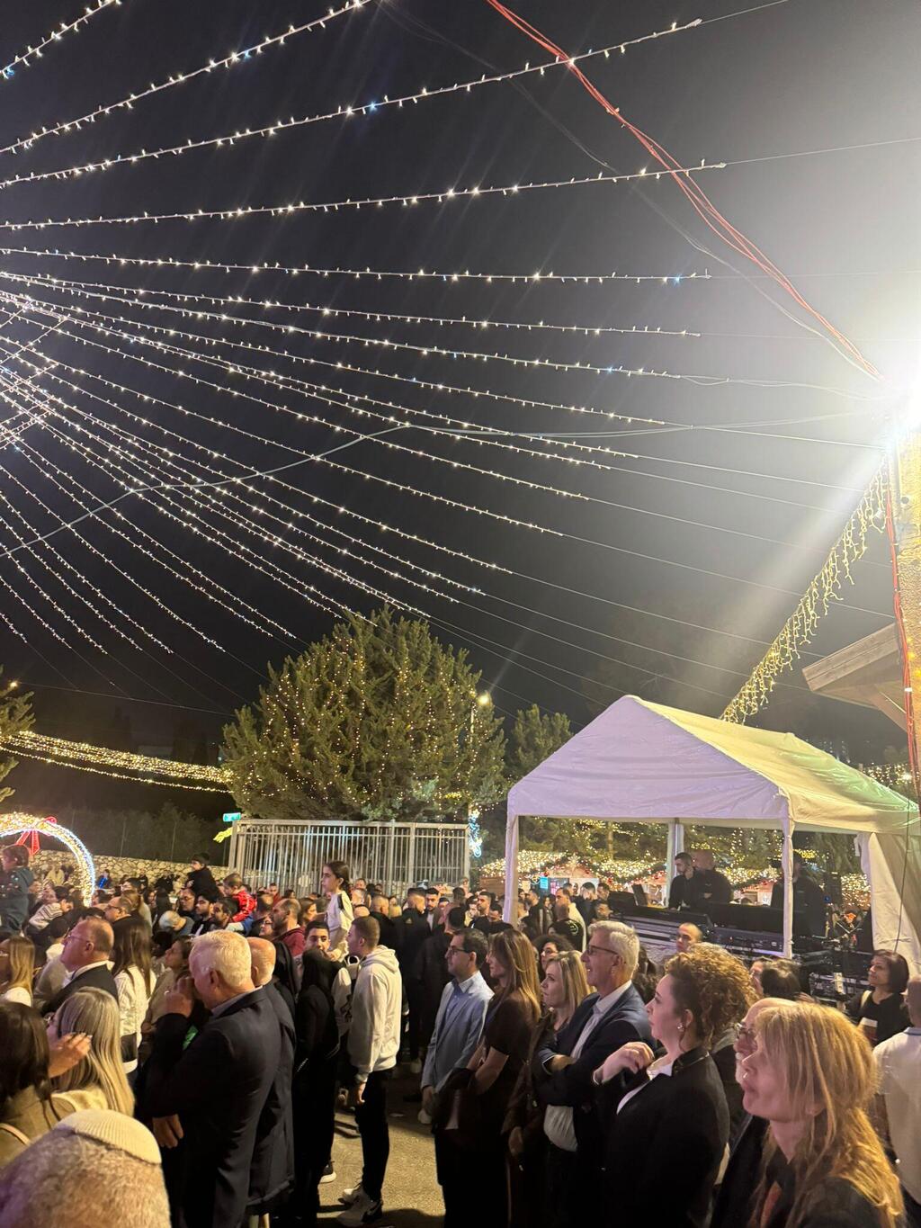 اضاءة الشجرة الناصرة (راديو الناس) اضاءة الشجرة الناصرة