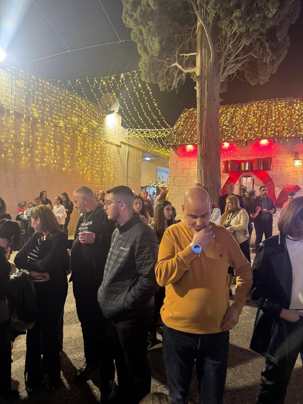 اضاءة الشجرة الناصرة (راديو الناس) اضاءة الشجرة الناصرة