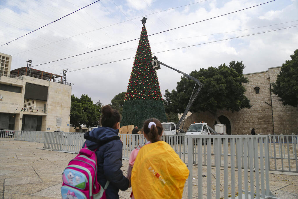 شجرة الميلاد في كنيسة القيامة - بيت لحم (فلاش 90) شجرة الميلاد في كنيسة القيامة - بيت لحم