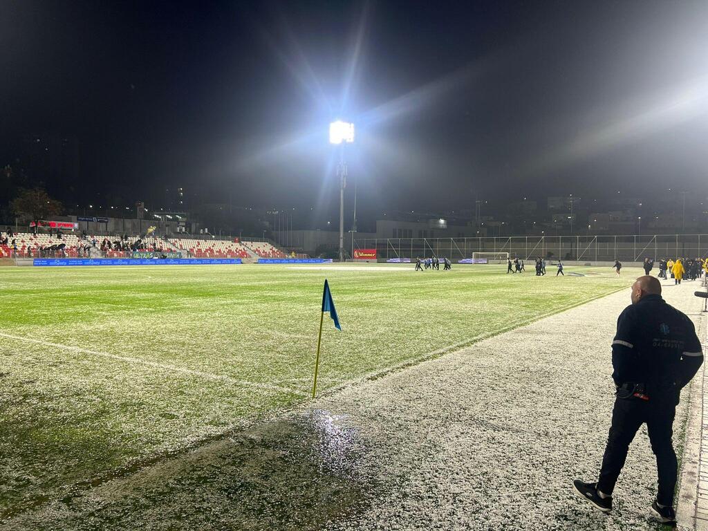 تأجيل مباراة الرينة وسخنين بسبب أحوال الطقس (راديو الناس) تأجيل مباراة الرينة وسخنين بسبب أحوال الطقس