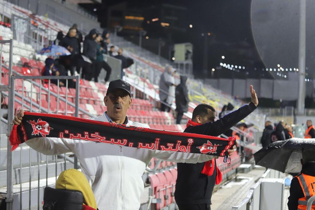 تأجيل مباراة الرينة وسخنين بسبب أحوال الطقس (راديو الناس) تأجيل مباراة الرينة وسخنين بسبب أحوال الطقس