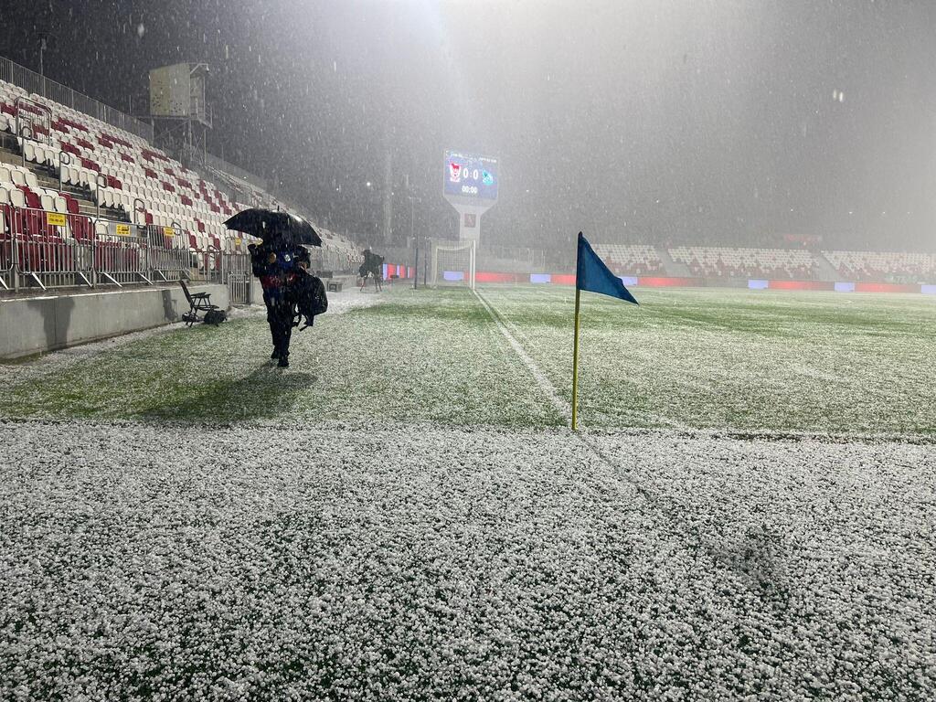 تأجيل مباراة الرينة وسخنين بسبب أحوال الطقس (راديو الناس) تأجيل مباراة الرينة وسخنين بسبب أحوال الطقس