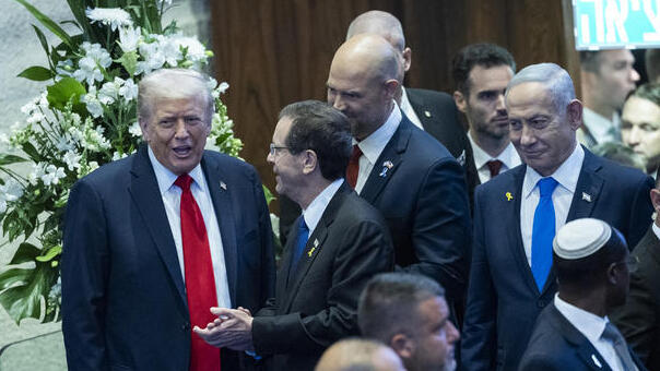  هرتسوغ ونتنياهو مع ترامب خلال زيارته الأخيرة لإسرائيل