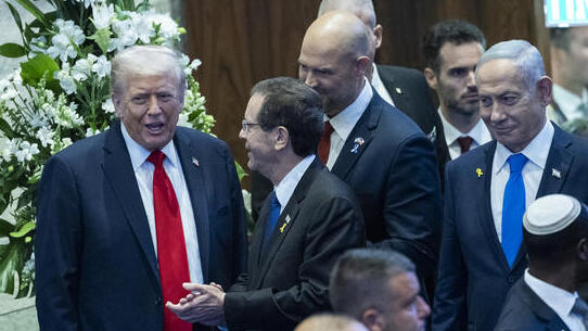  هرتسوغ ونتنياهو مع ترامب خلال زيارته الأخيرة لإسرائيل