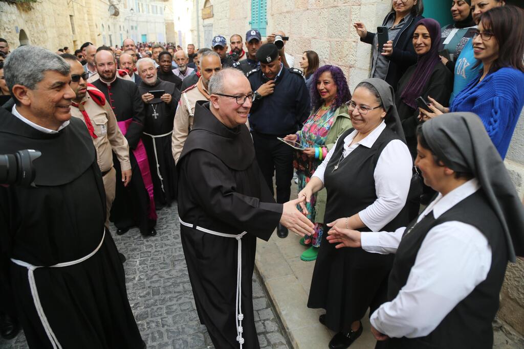 احتفالات اضاءة شجرة الميلاد في بيت لحم (فلاش 90) احتفالات اضاءة شجرة الميلاد في بيت لحم