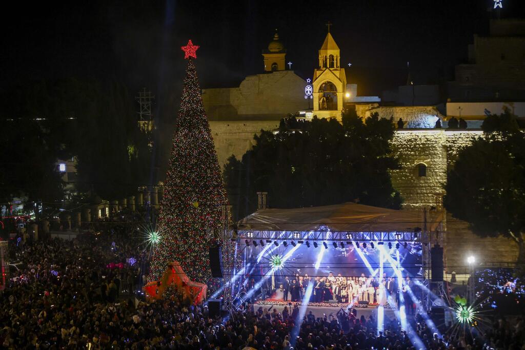 احتفالات اضاءة شجرة الميلاد في بيت لحم (فلاش 90) احتفالات اضاءة شجرة الميلاد في بيت لحم