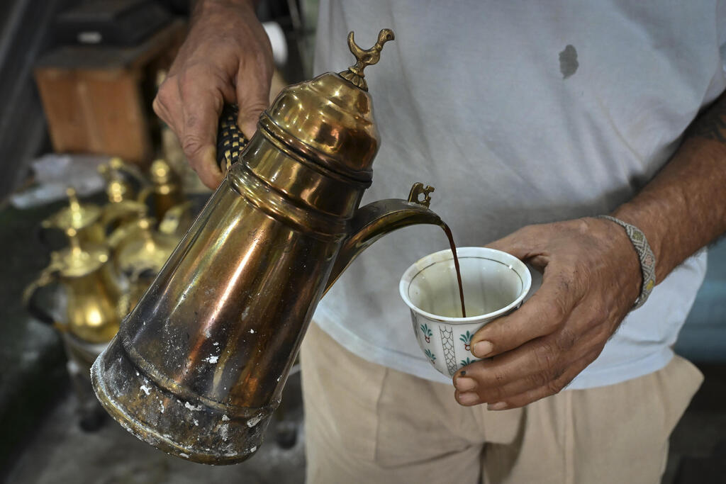 قهوة عربية صورة توضيحية (Flash90) قهوة عربية صورة توضيحية