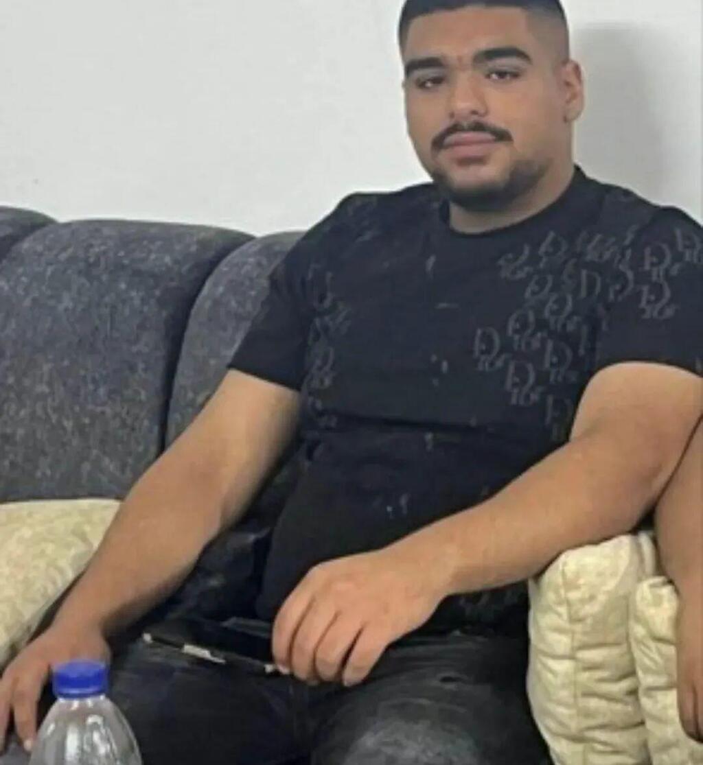 الفتى مؤمن أبو رياش (وفق البند 27 أ لقانون حقوق النشر 2007) الفتى مؤمن أبو رياش