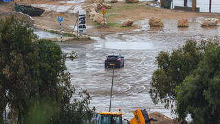 عاصفة “بايرون” تشتد: أمطار غزيرة، فيضانات، إغلاق طرقات وثلوج بجبل الشيخ