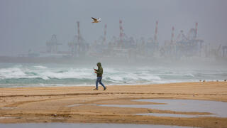 عاصفة “بايرون” تشتد: أمطار غزيرة، فيضانات، إغلاق طرقات وثلوج بجبل الشيخ