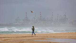 عاصفة “بايرون” تشتد: أمطار غزيرة، فيضانات، إغلاق طرقات وثلوج بجبل الشيخ