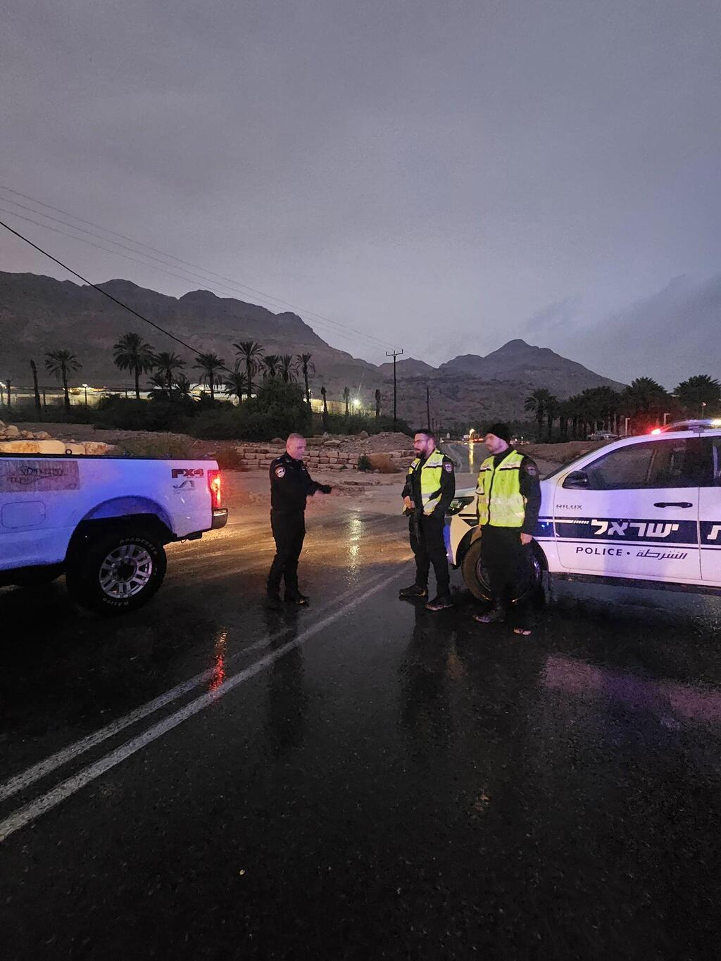 عاصفة “بايرون” تشلّ البلاد: أمطار غزيرة، سيول وإغلاقات (الشرطة، سلطة الإطفاء ) عاصفة “بايرون” تشلّ البلاد: أمطار غزيرة، سيول وإغلاقات