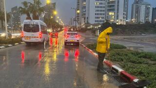 عاصفة “بايرون” تشلّ البلاد: أمطار غزيرة، سيول وإغلاقات