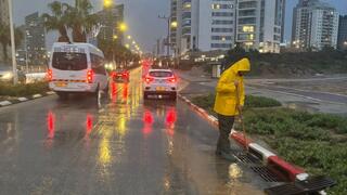 عاصفة “بايرون” تشلّ البلاد: أمطار غزيرة، سيول وإغلاقات