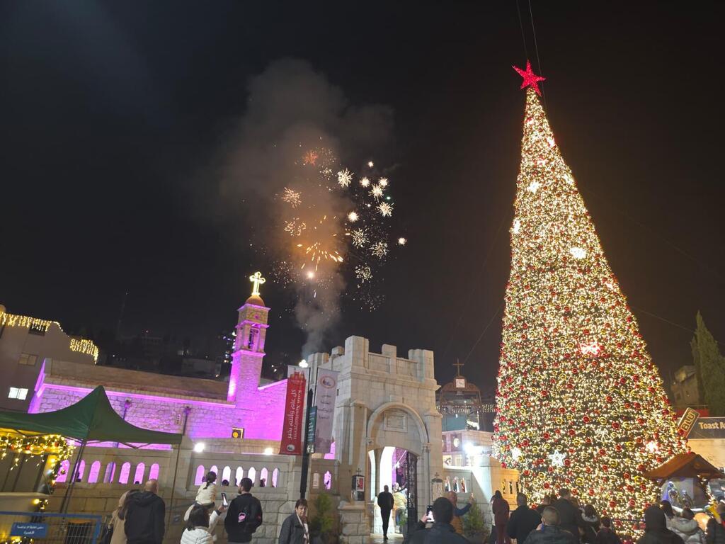 اضاءة شجرة الميلاد في الناصرة باحتفال مقتضب