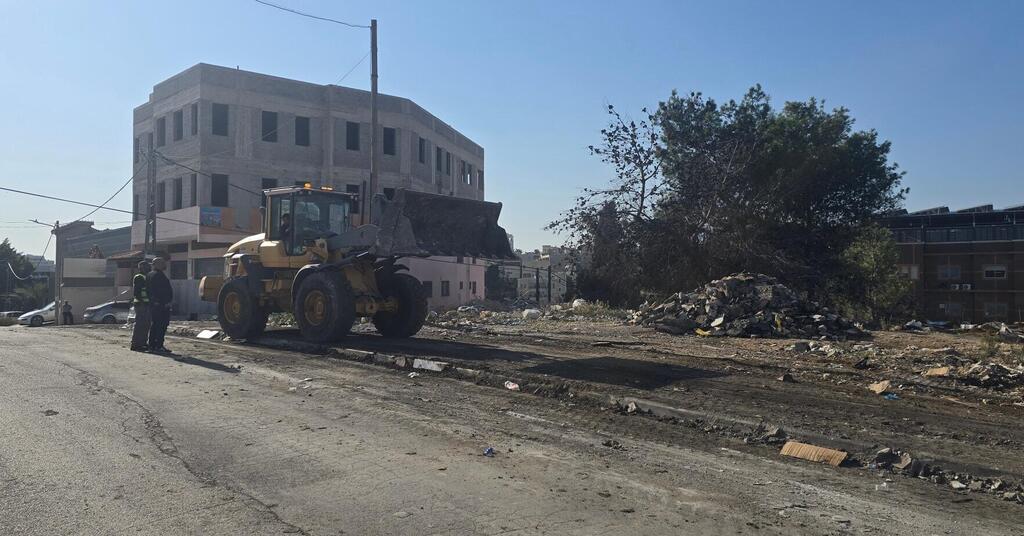 بلدية الناصرة تحذّر من مخالفات وغرامات بحق من يلقي النفايات في مدخل جبل القفزة (تصوير: بلدية الناصرة) بلدية الناصرة تحذّر من مخالفات وغرامات بحق من يلقي النفايات في مدخل جبل القفزة