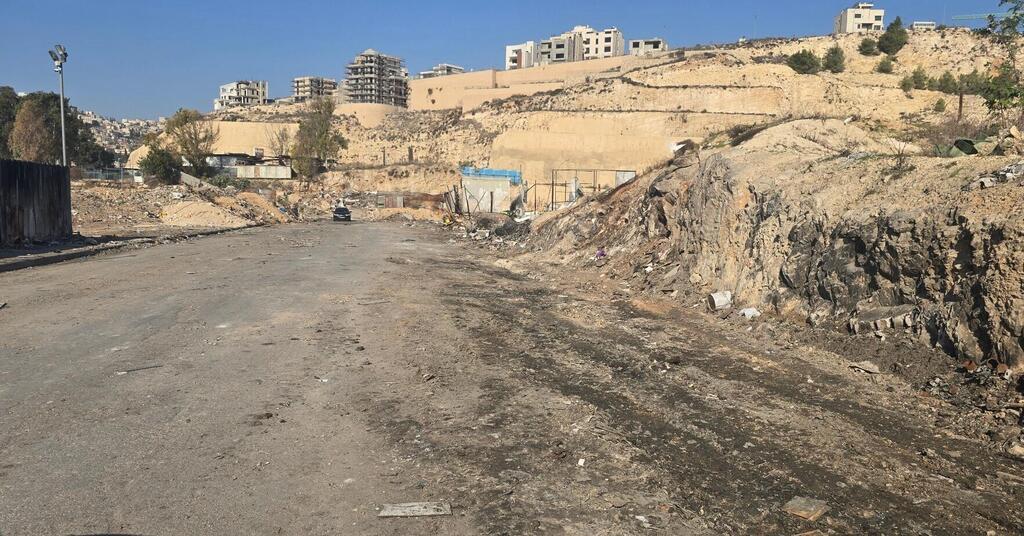 بلدية الناصرة تحذّر من مخالفات وغرامات بحق من يلقي النفايات في مدخل جبل القفزة (تصوير: بلدية الناصرة) بلدية الناصرة تحذّر من مخالفات وغرامات بحق من يلقي النفايات في مدخل جبل القفزة