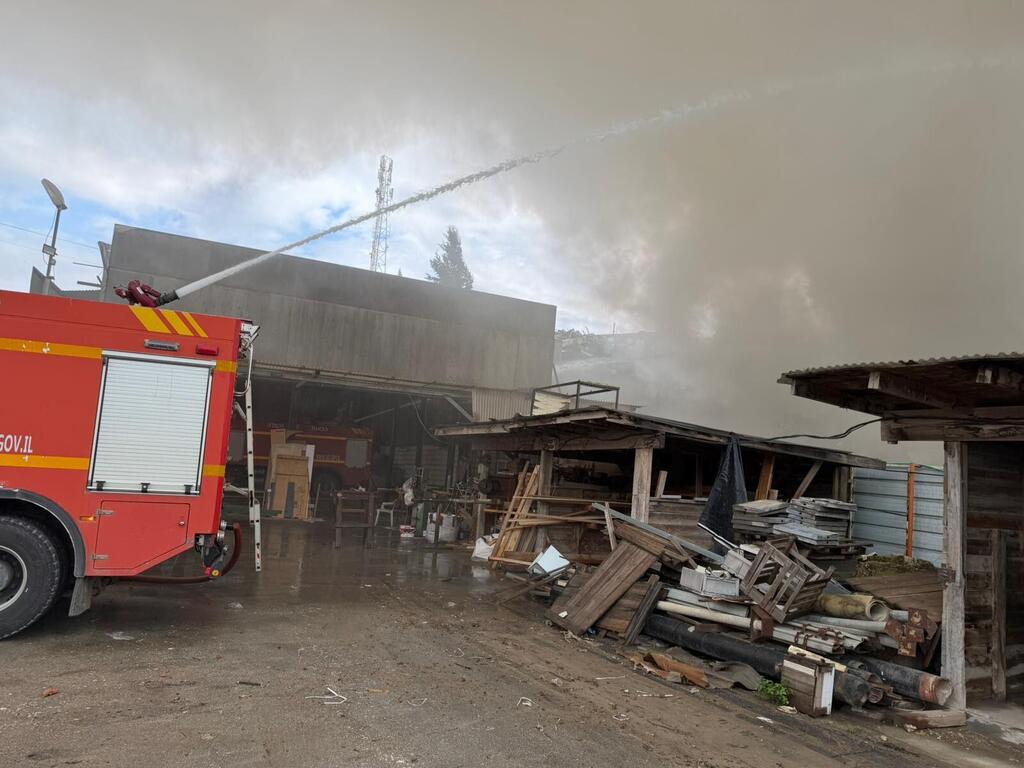 حريق نفايات واسع في المنطقة الصناعية بشفاعمرو (تصوير: سلطة الاطفاء) حريق نفايات واسع في المنطقة الصناعية بشفاعمرو