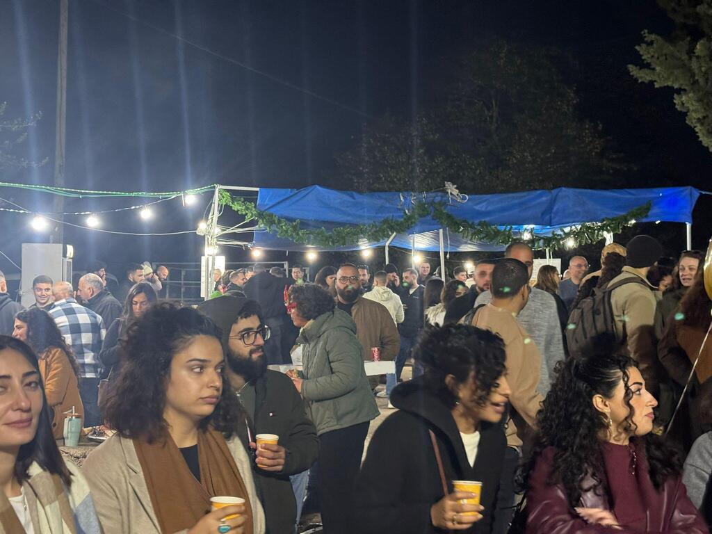 أهالي قرية برعم المهجّرة يحيون سوق الميلاد