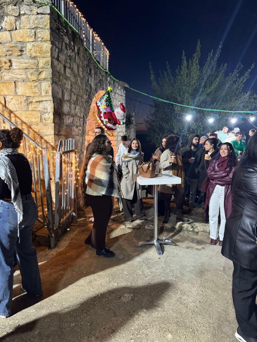 أهالي قرية برعم المهجّرة يحيون سوق الميلاد