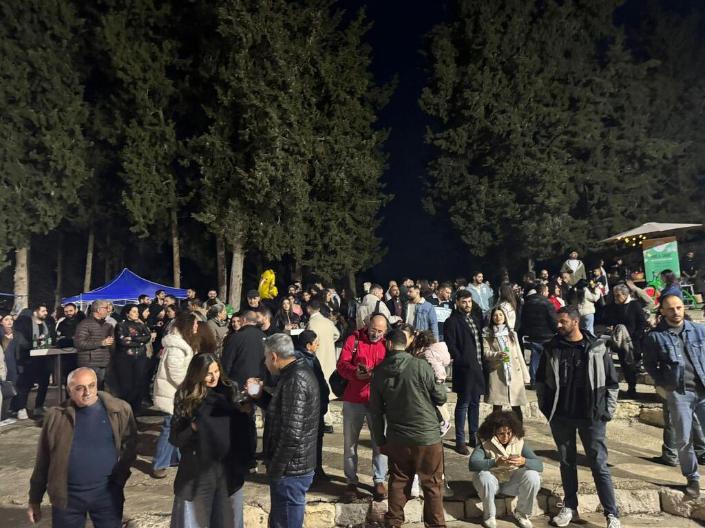 أهالي قرية برعم المهجّرة يحيون سوق الميلاد