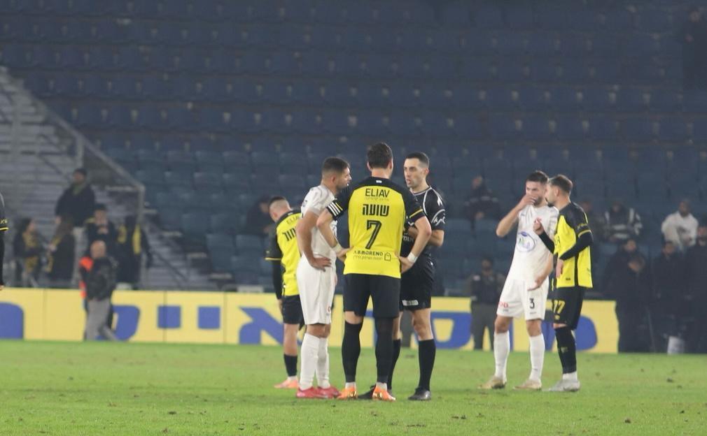 بيتار القدس يواجه محاكمة شاملة بعد الفوضى أمام سخنين (راديو الناس) بيتار القدس يواجه محاكمة شاملة بعد الفوضى أمام سخنين