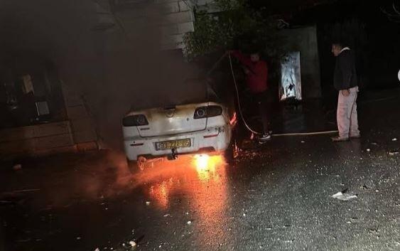 عبارات عنصرية وحرق سيارات قرب رام الله (وفق البند 27 أ لقانون حقوق النشر 2007) عبارات عنصرية وحرق سيارات قرب رام الله