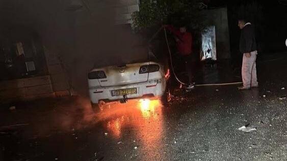 عبارات عنصرية وحرق سيارات قرب رام الله