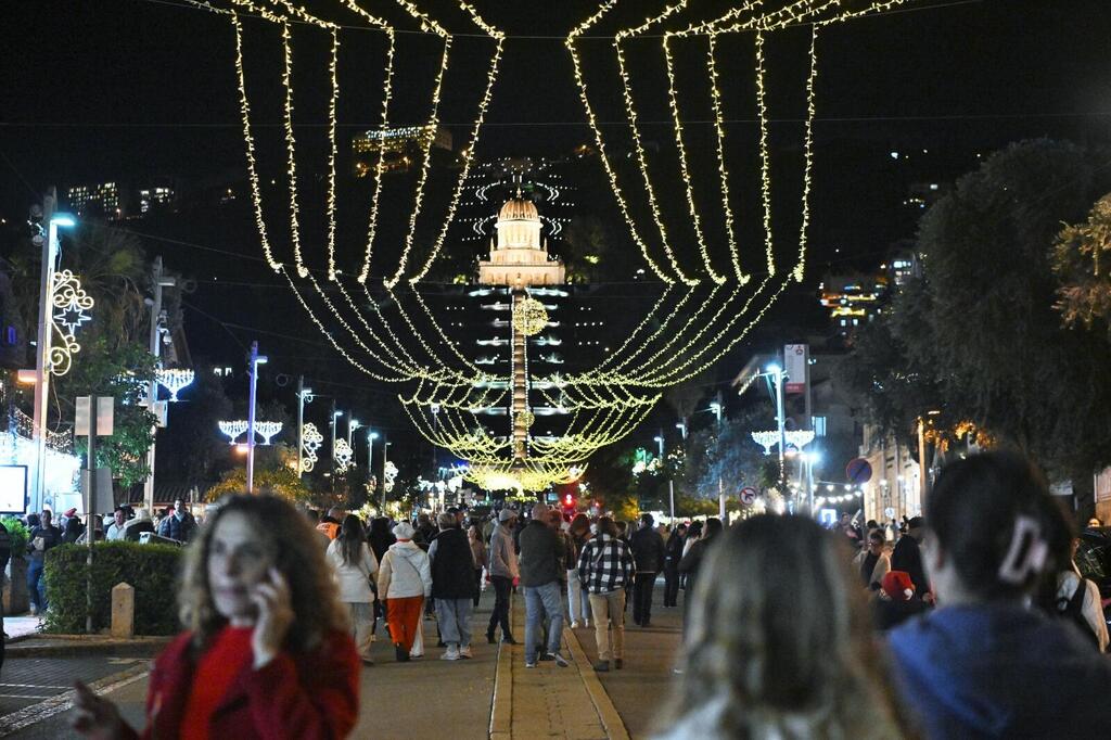 حيفا تتلألأ في موسم الأعياد (بلدية حيفا- ראובן כהן, דוברות עיריית חיפה) حيفا تتلألأ في موسم الأعياد