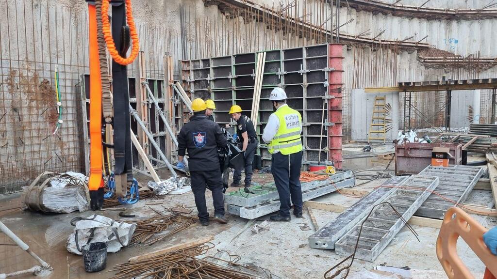 أور يهودا: مصرع عامل إثر إصابته بجسم ثقيل داخل موقع بناء (زاكا - דוברות זק״א) أور يهودا: مصرع عامل إثر إصابته بجسم ثقيل داخل موقع بناء