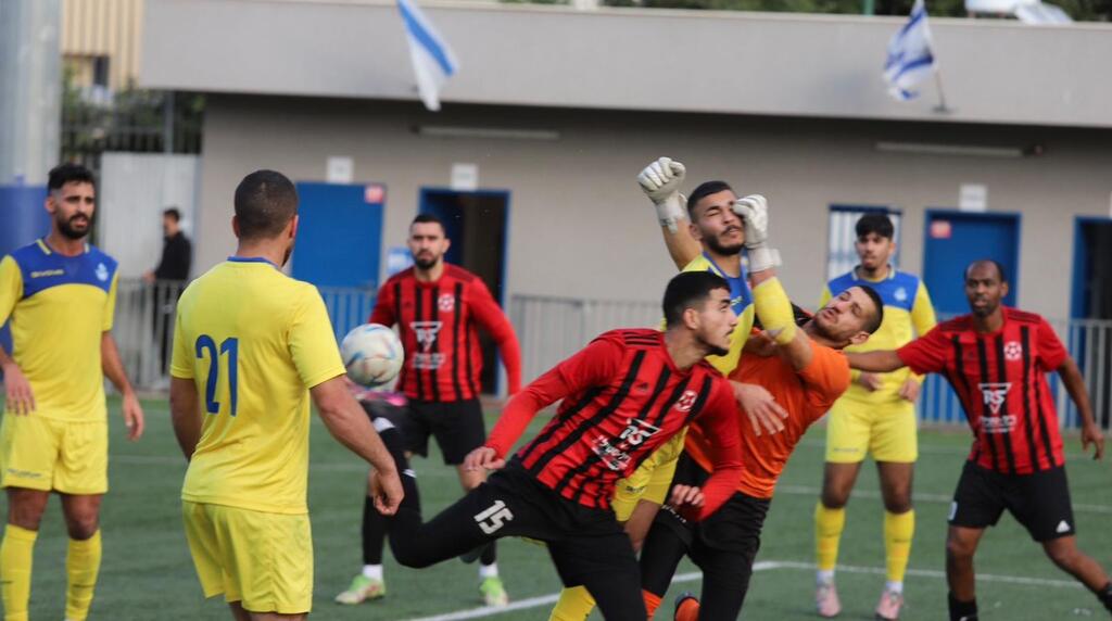  قلنسوة يتأهب لقمة نارية أمام أريئيل المتصدر