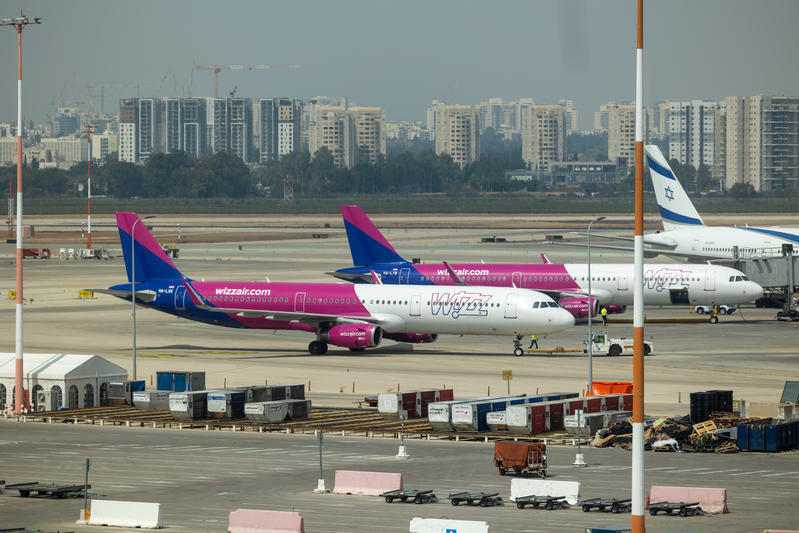 إسرائيل تدرس فتح المجال أمام شركات أجنبية لإنشاء قواعد تشغيل دائمة ( Yossi Aloni/Flash90) مطار بن غوريون