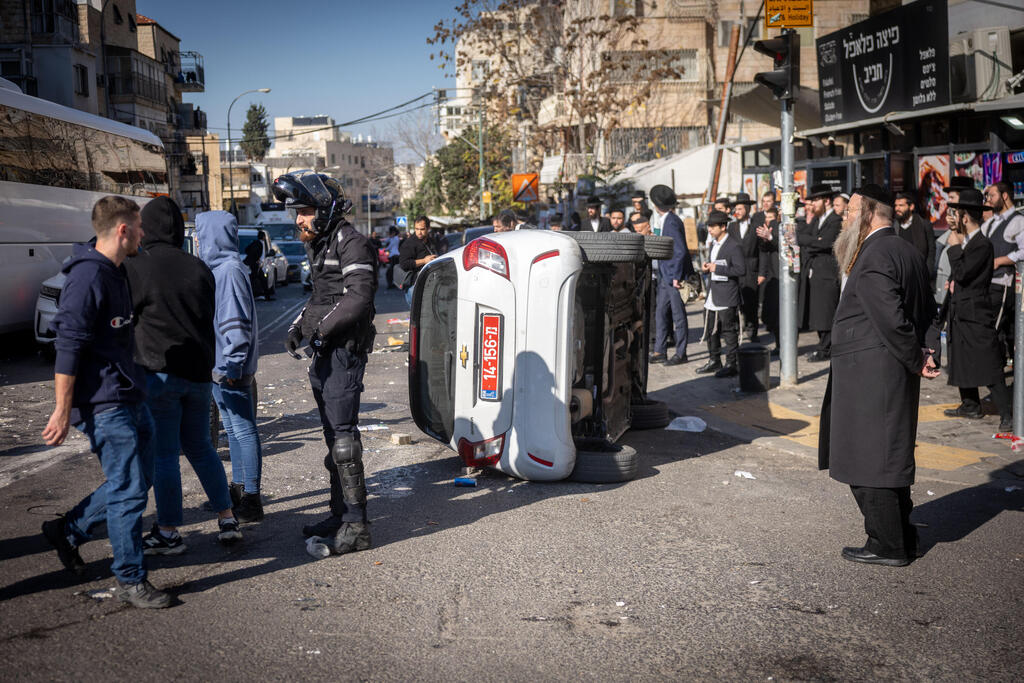 إصابات في صفوف الشرطة بمواجهات عنيفة مع الحريديم في القدس