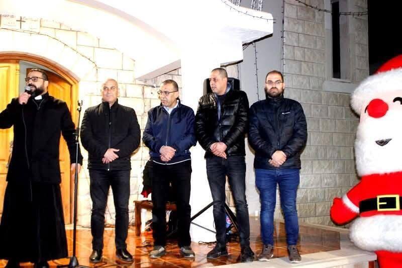 عرابة تضيء شجرة الميلاد (وفق البند 27 أ من قانون الحقوق الأدبية (2007)) عرابة تضيء شجرة الميلاد